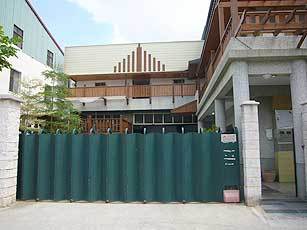 L18-002